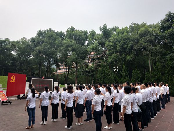 中石油某研究中心"缅怀革命先烈、传承红色基因"主题教育培训班在渝开展现场教学 中石油某研究中心"缅怀革命先烈、传承红色基因"主题教育培训班在渝开展现场教学