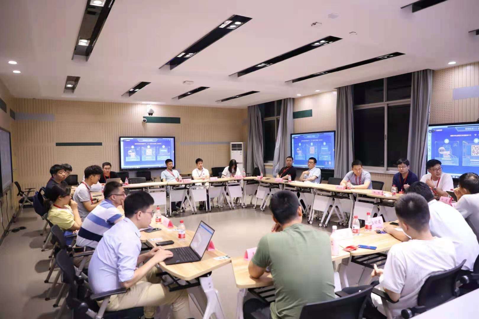 武汉大学协办的教育部高校青年教师国情教育研修班(第二期)圆满结束 武汉大学协办的教育部高校青年教师国情教育研修班(第二期)圆满结束