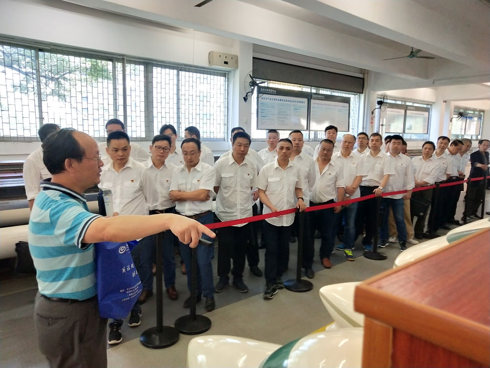 广州局集团公司株洲车辆段2019年中层管理人员第一期培训班参观高速列车研究中心 广州局集团公司株洲车辆段2019年中层管理人员第一期培训班参观高速列车研究中心