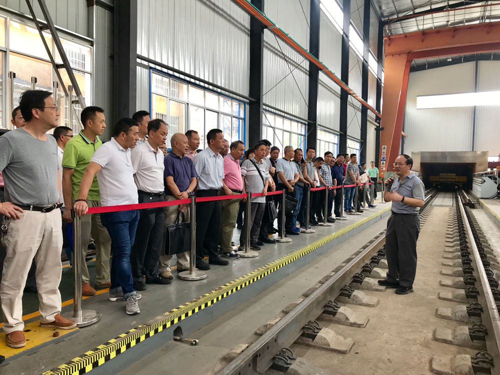 广州局集团公司建设部集团建设系统专业技术继续教育培训班参观高速列车研究中心 广州局集团公司建设部集团建设系统专业技术继续教育培训班参观高速列车研究中心