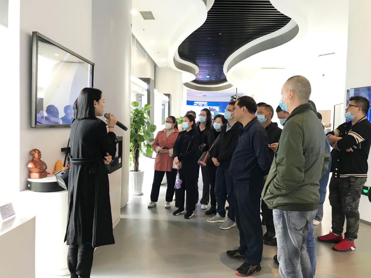 【企业公务人员培训】绥阳城市建设投资经营开发有限责任公司走进重庆仙桃数据谷现场教学