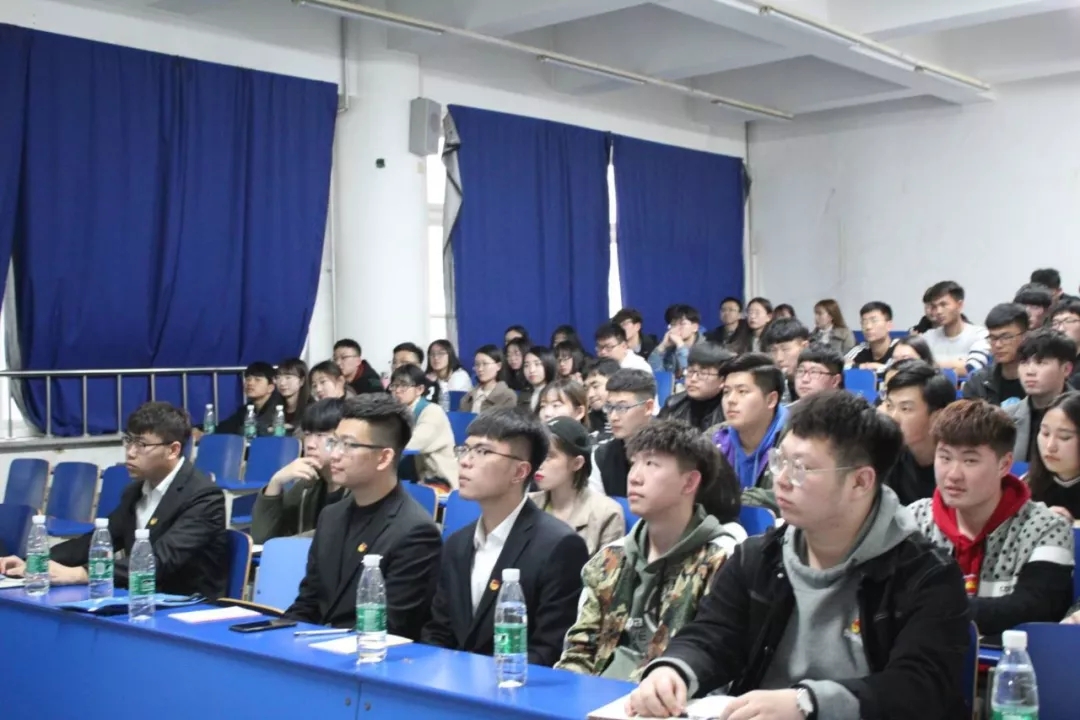 生态环境工程学院成功召开学生公务人员培训大会