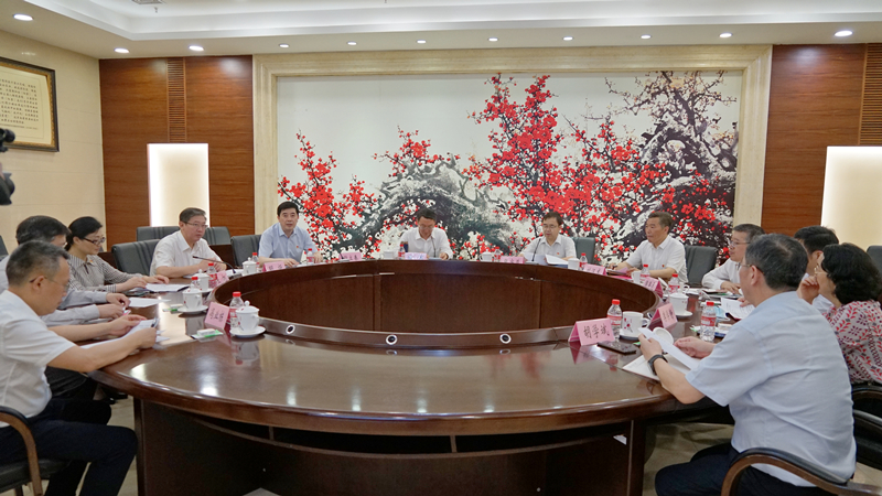 学校领导班子开展党史学习教育&ldquo;红岩读书班&rdquo;